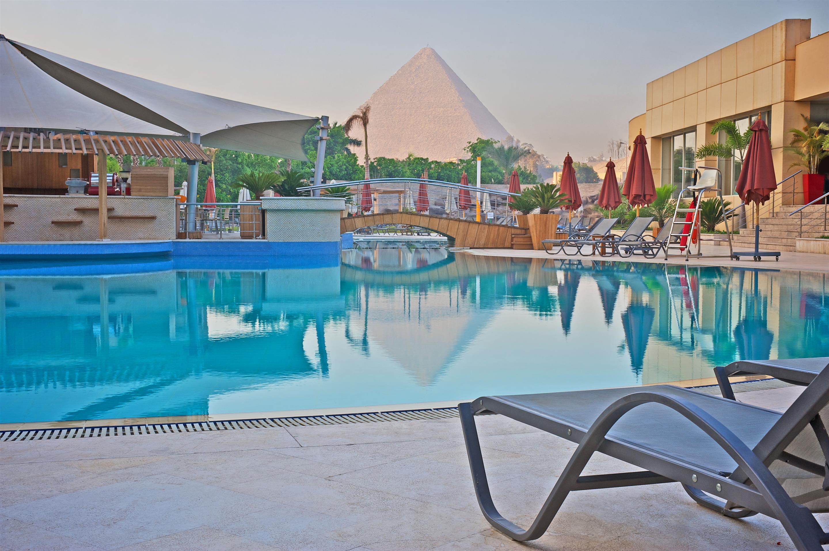 Le Meridien Pyramids Hotel & Spa Giza ภายนอก รูปภาพ