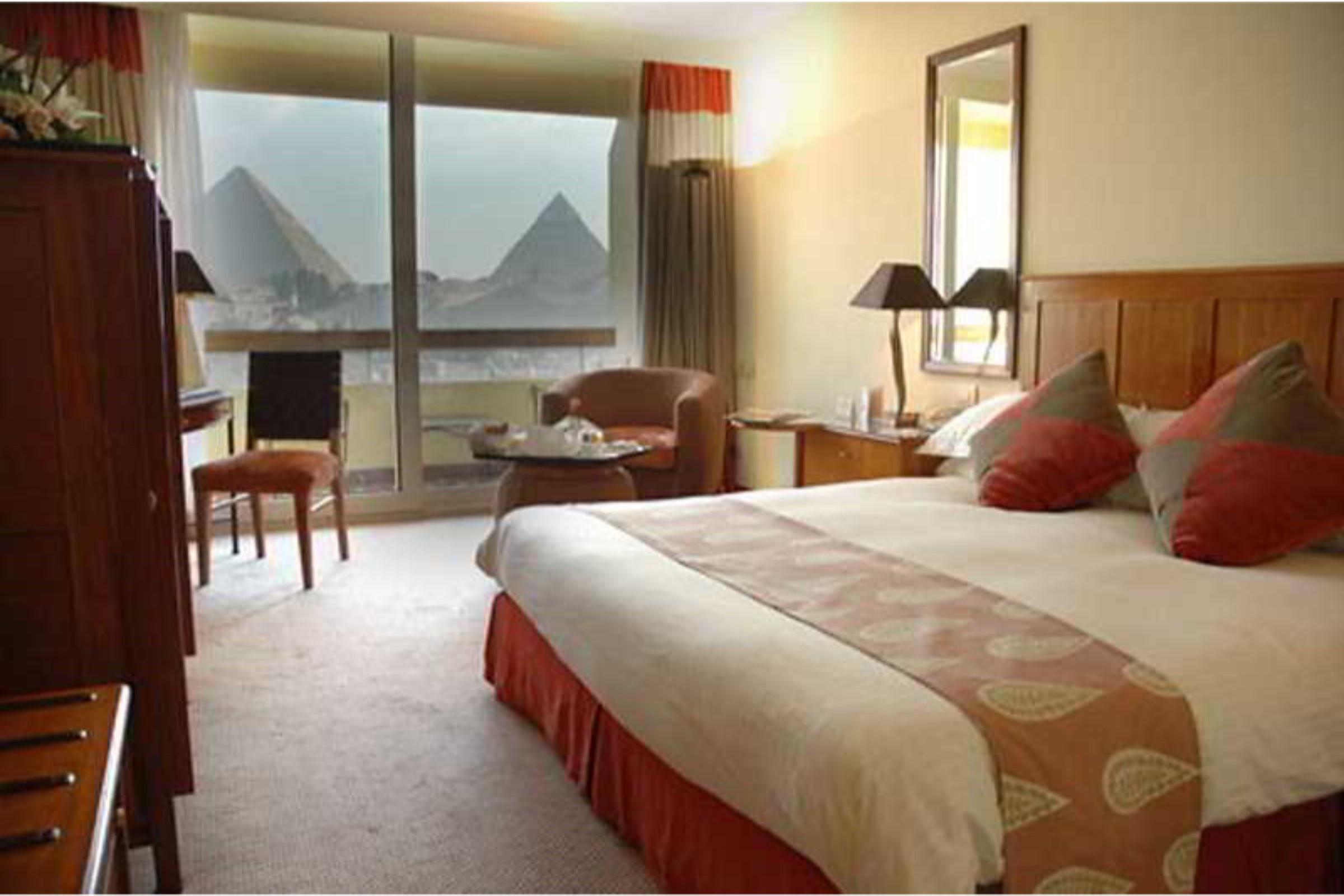 Le Meridien Pyramids Hotel & Spa Giza ภายนอก รูปภาพ